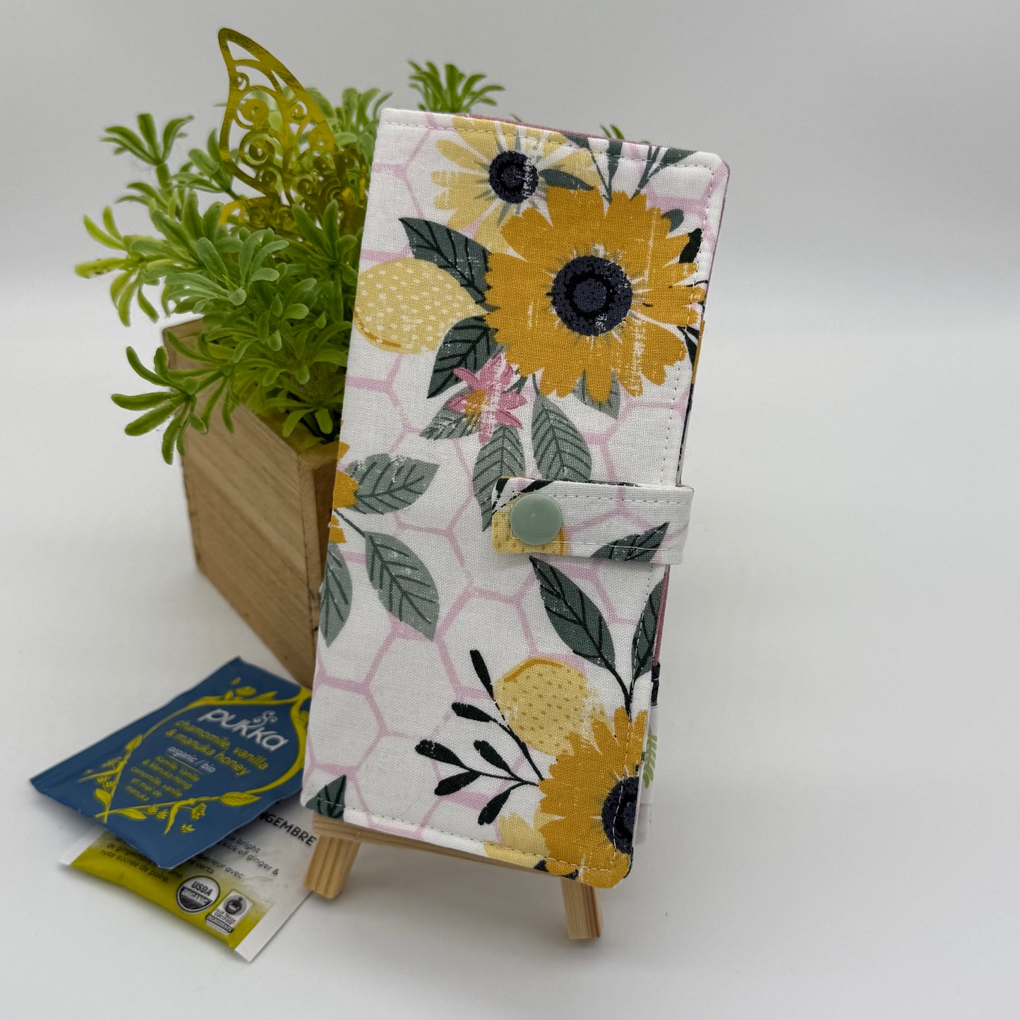 Honeycomb Floral - Handmade Tea Wallet - Cotton Tea Bag Holder with Snap Closure - Travel Tea Organizer